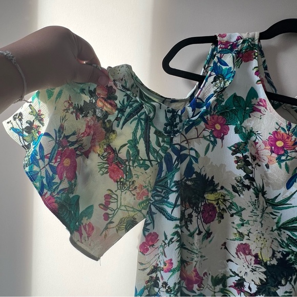 Mandee cold shoulder floral and white ruffle short sleeve blouse women’s 2XL - Picture 3 of 10